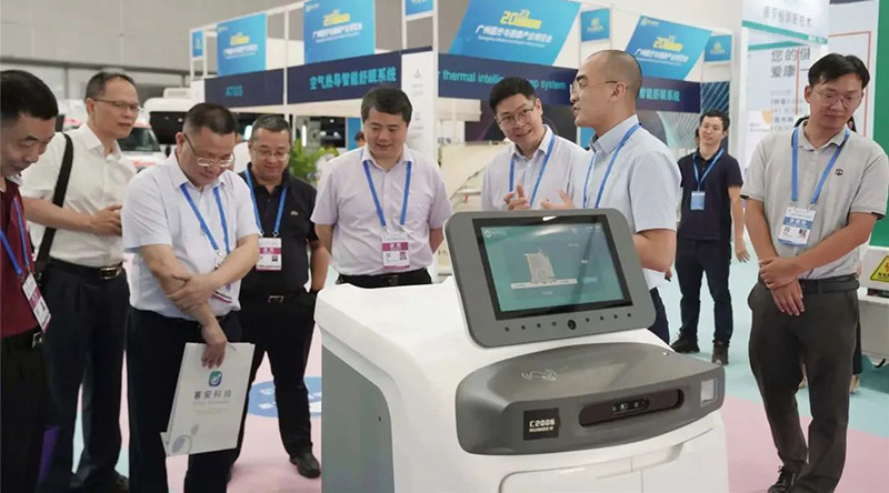 展會(huì)直擊丨賽特智能攜系列機(jī)器人亮相廣博會(huì)，機(jī)器人應(yīng)用好評(píng)不斷！